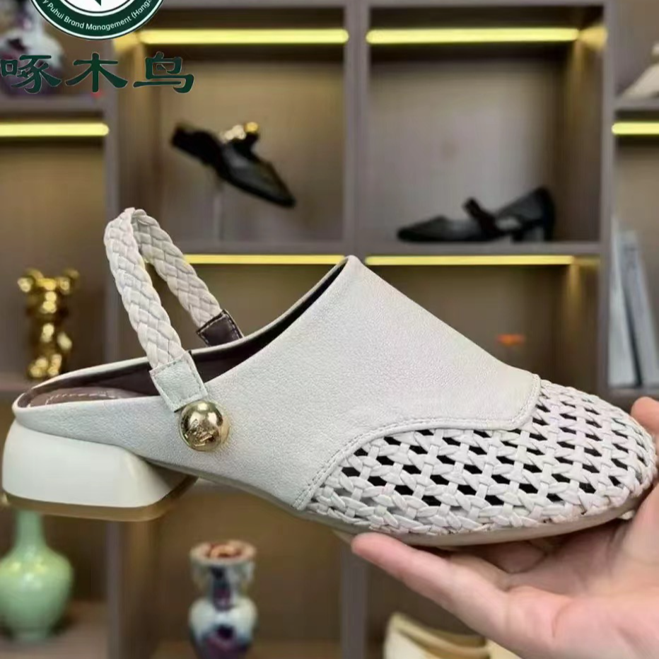 【啄木鸟品牌】夏季新款时尚镂空编织百搭纯色女款包头托羊38833