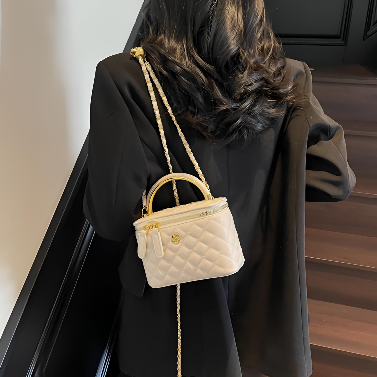 小香菱格链条包包女2025超火时尚高级感单肩小方包网红手提水桶包