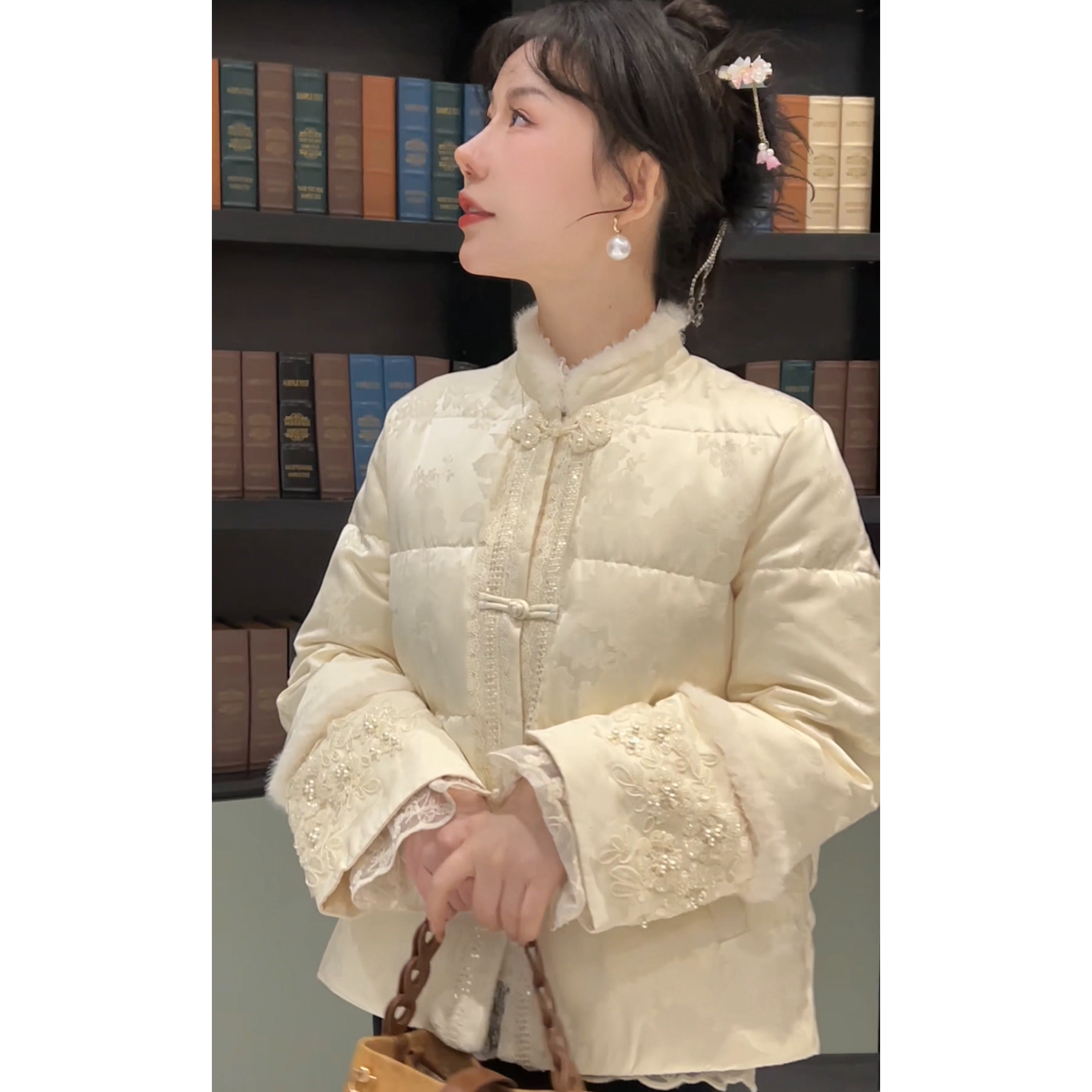 新中式国风羽绒服2025新款高端白鸭绒女外套气质百搭亮片毛毛领