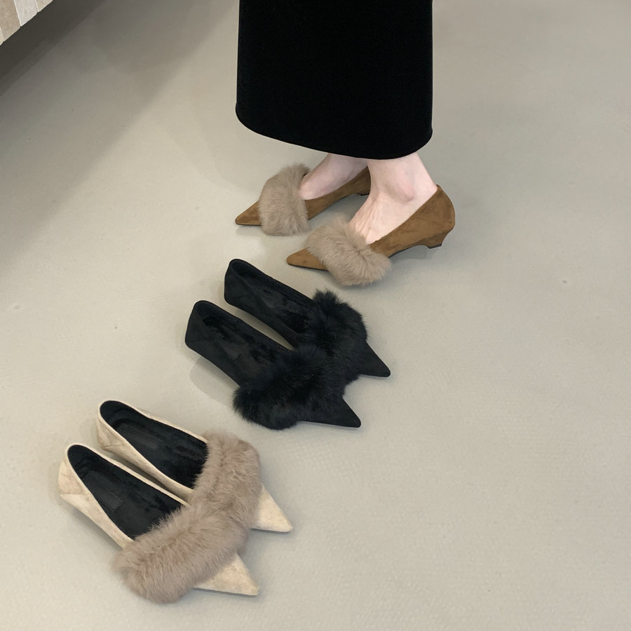 一不小心就爱上! 法式秋冬季尖头加绒毛毛鞋女温柔风绒面粗跟单鞋