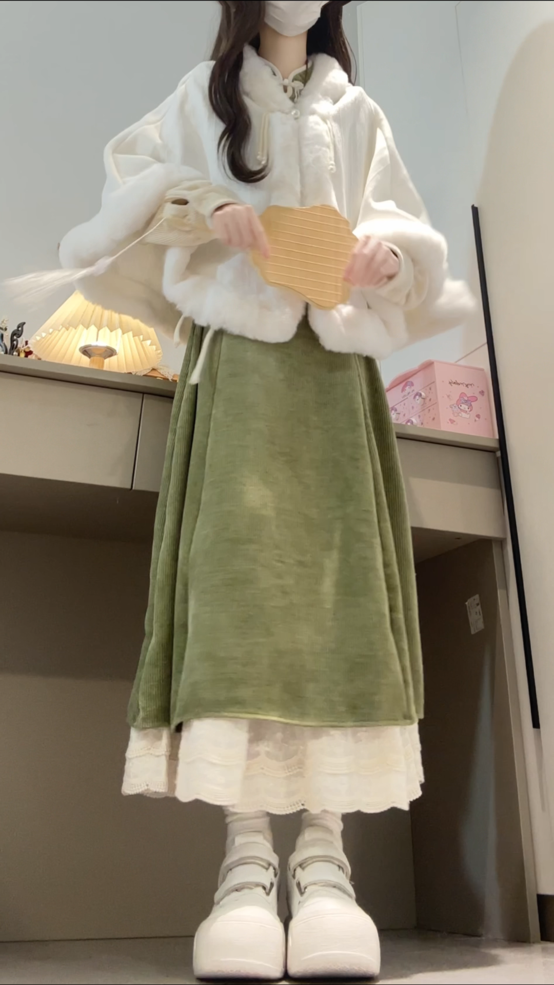 2025秋冬穿搭一整套女新中式国风斗篷外套搭配绿色连衣裙两件套装