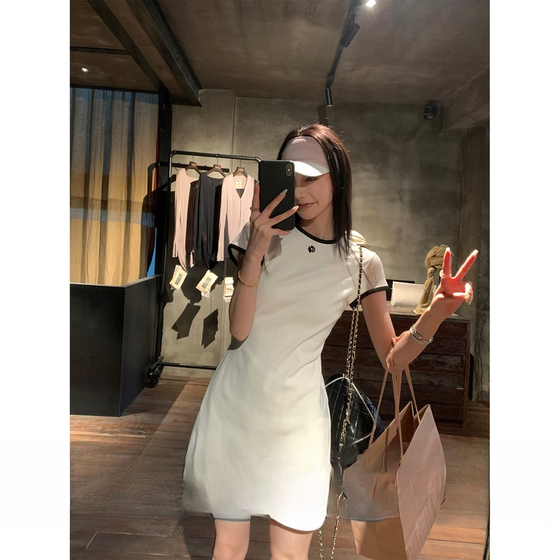 短袖针织连衣裙女夏季收腰显瘦A字短裙撞色刺绣修身裙子网红款