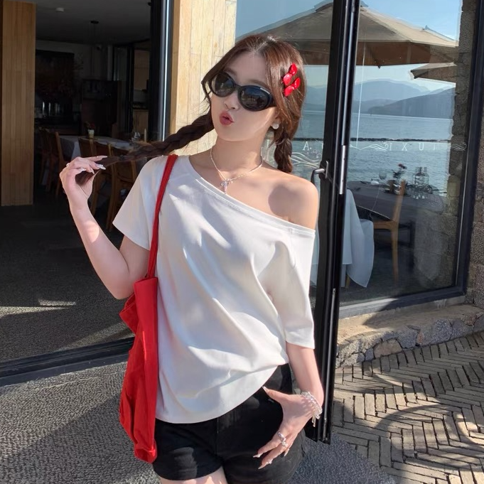 2025新款斜肩露肩t恤女短袖夏季宽松显瘦遮肉一字肩辣妹白色上衣