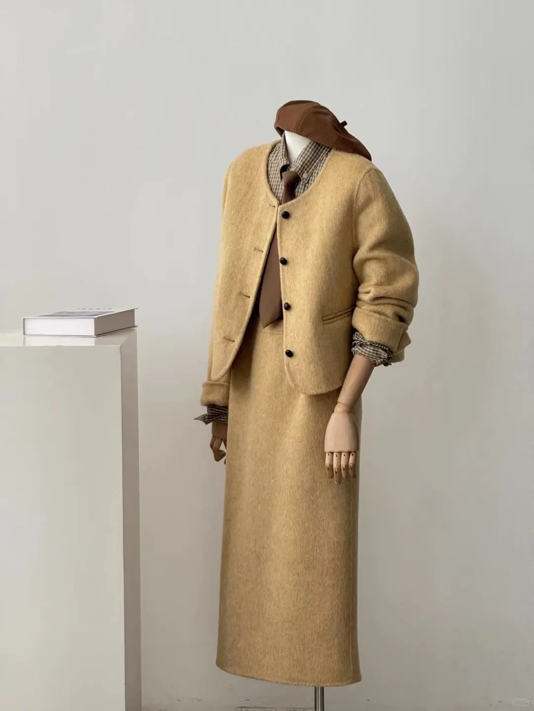 2025秋冬新款韩系穿搭高级感格子衬衫毛呢外套半身裙气质三件套女