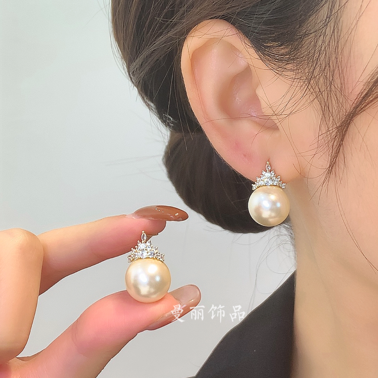 铜合金仿珍珠耳饰 2025春日焕新微镶皇冠珠珠耳钉
