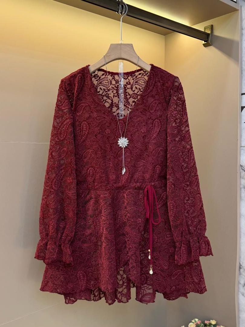 2025秋款欧货性感气质设计感蕾丝轻奢显瘦收腰时尚遮肉上衣1908