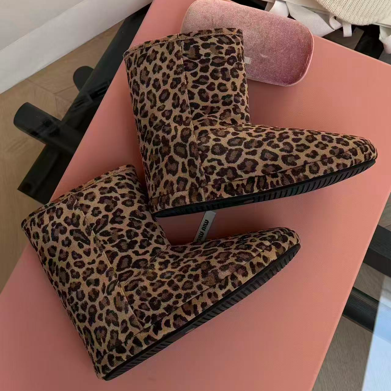 诗歌兰女靴2025秋冬新品厚底真皮豹纹时尚复古皮面一体雪地靴短靴