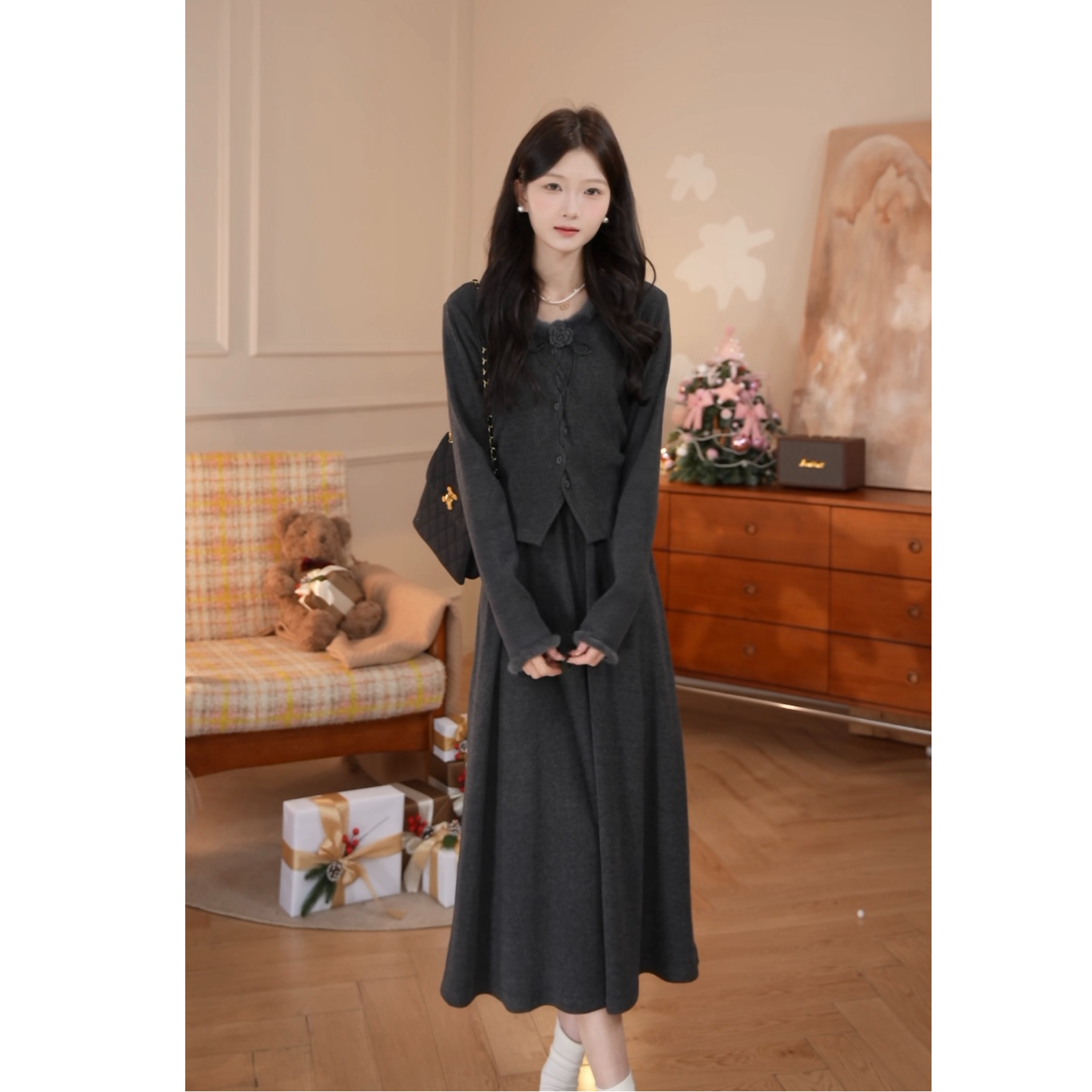 鹿向南「灰雾幻境」温柔气质高级感女冬季新款绒感假两件连衣裙