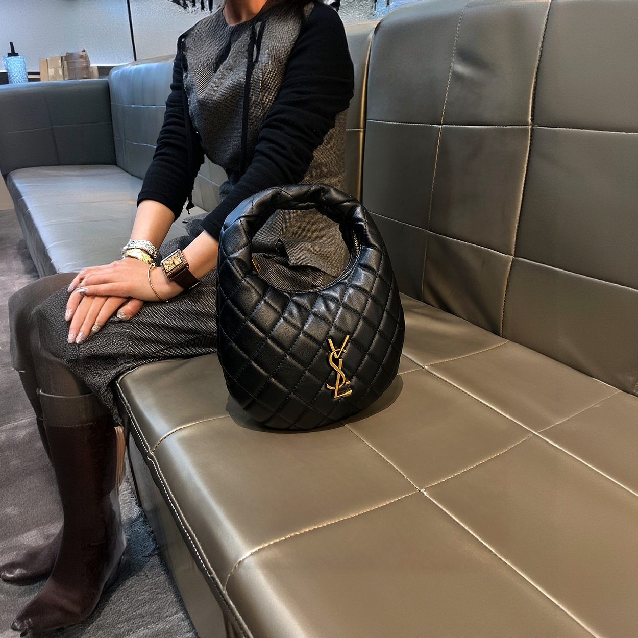 法国仓撤柜正品2026个性黑色菱格半月包小圆包新款网红百搭手提包