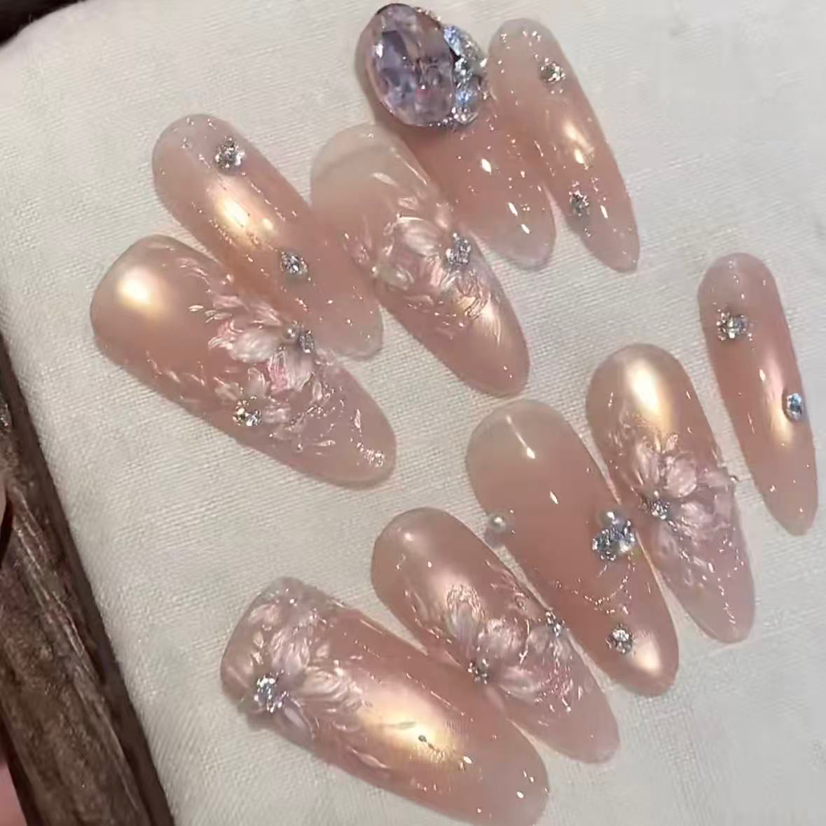 纯手工穿戴甲粉色闪钻花朵美甲显白气质猫眼温柔精致蝴蝶法式爆闪