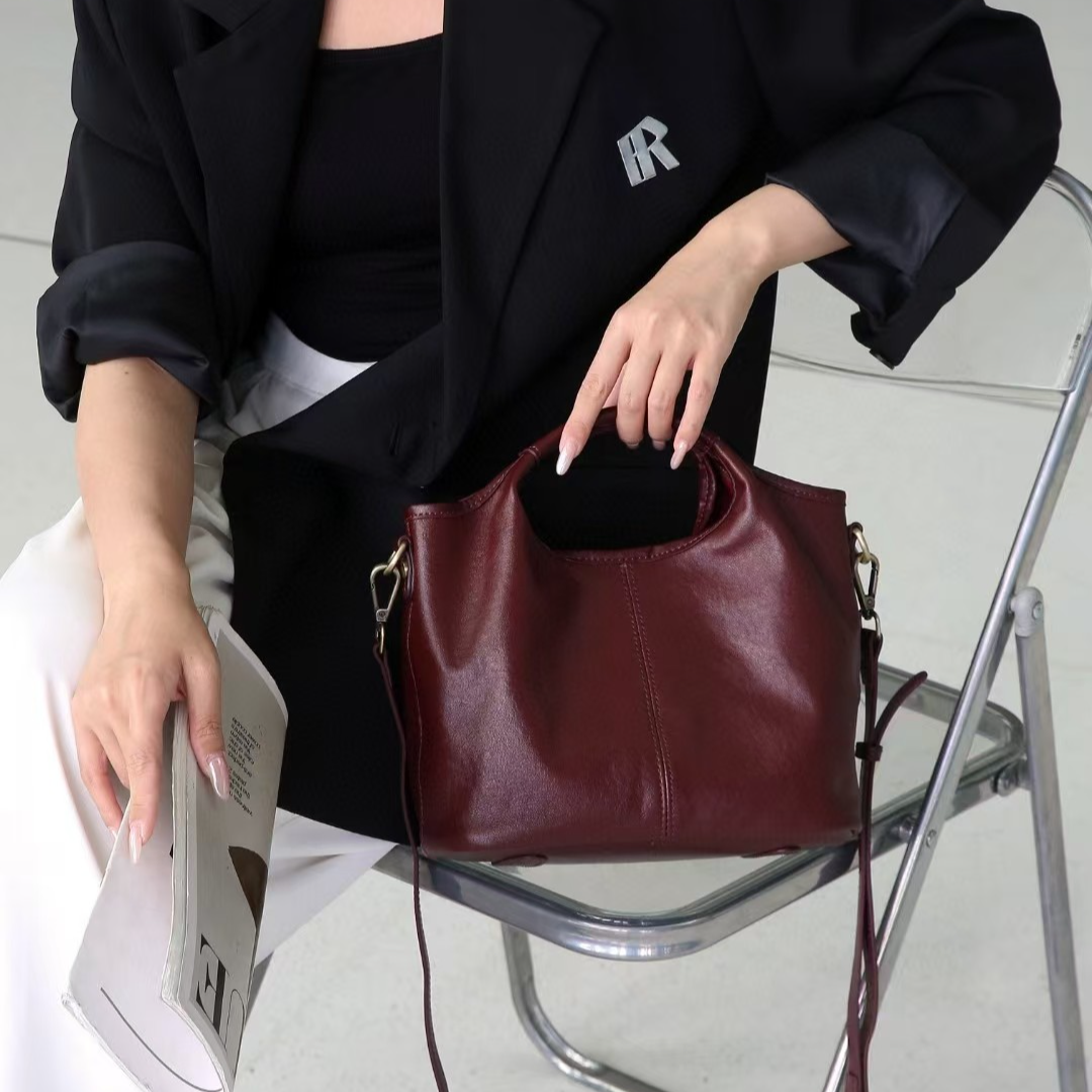 磁扣磨砂可爱风磁扣拉链炼斜挎包单肩款纯色防盗