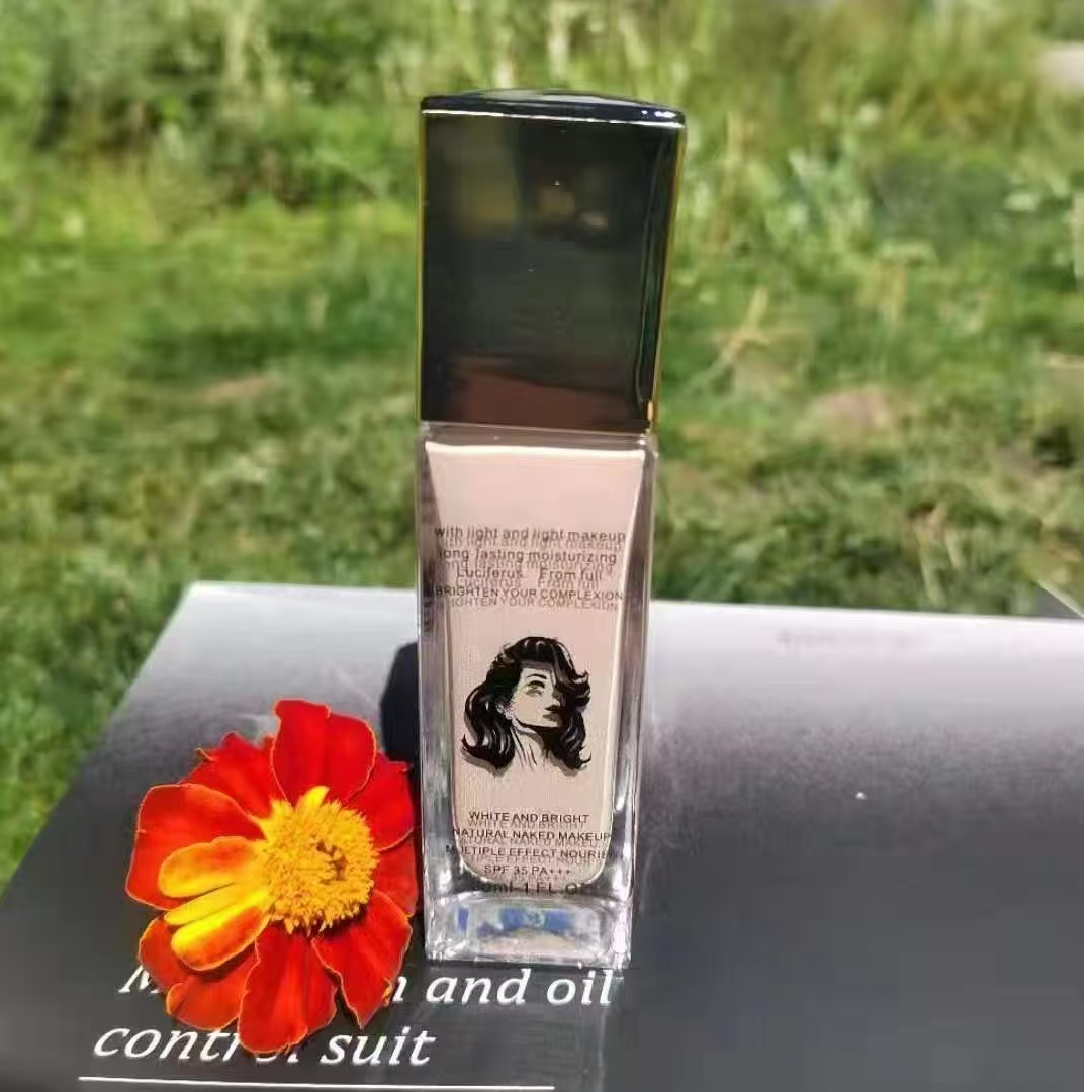 卡特莲画模轻透粉底液