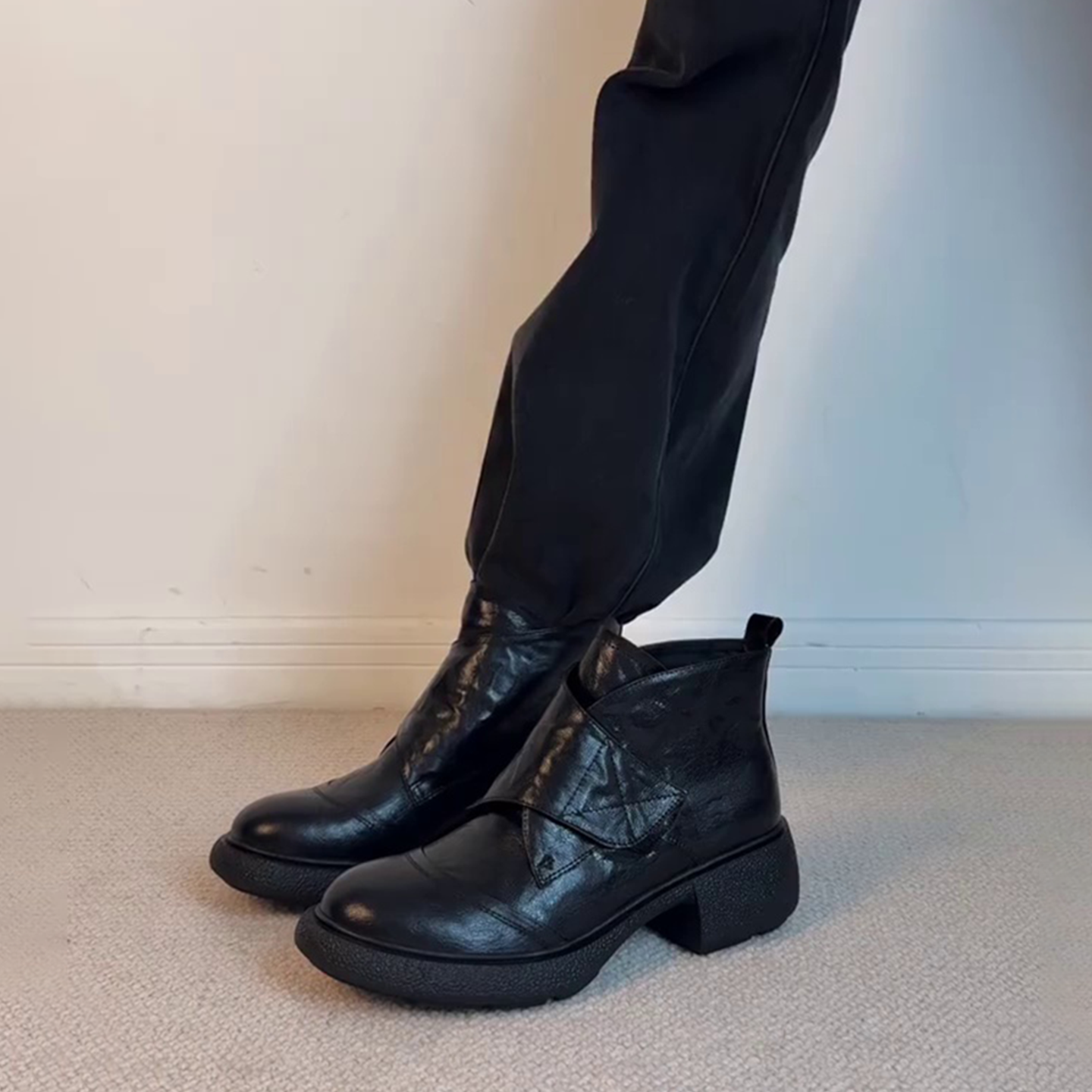 2025新款粗跟短靴秋冬法式复古百搭魔术贴时尚辣妹风厚底马丁靴女