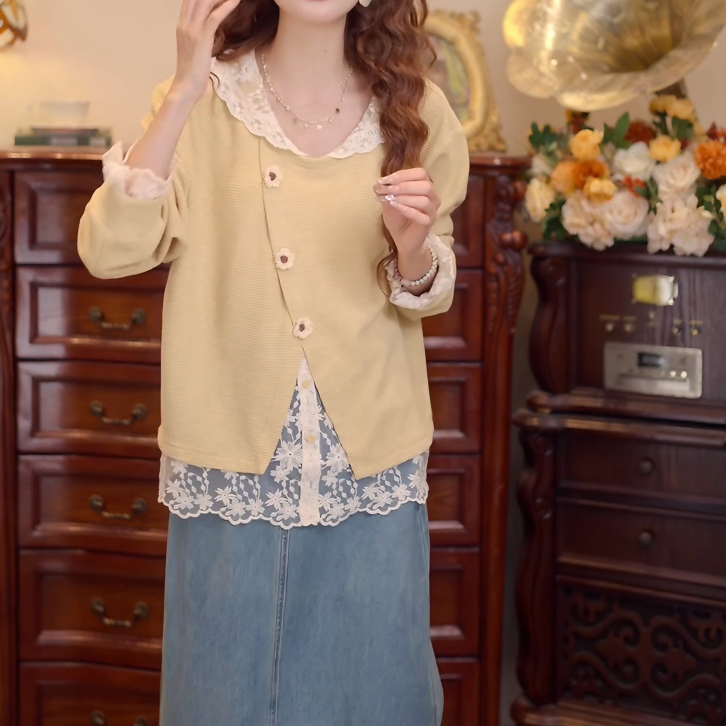 【星垂平野】2025秋季复古港风长袖蕾丝拼接卫衣宽松上衣LK2505767