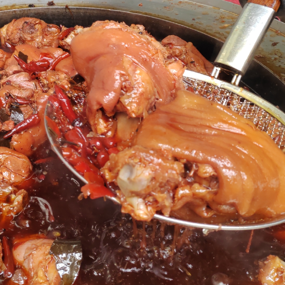 三只酱卤带把肘子开袋即食五香卤味鲜香软烂Q弹下酒菜