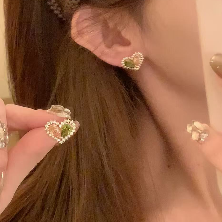 铜合金锆石耳饰 早秋气质甜美闪锆爱心耳环女百搭高级感耳针耳饰