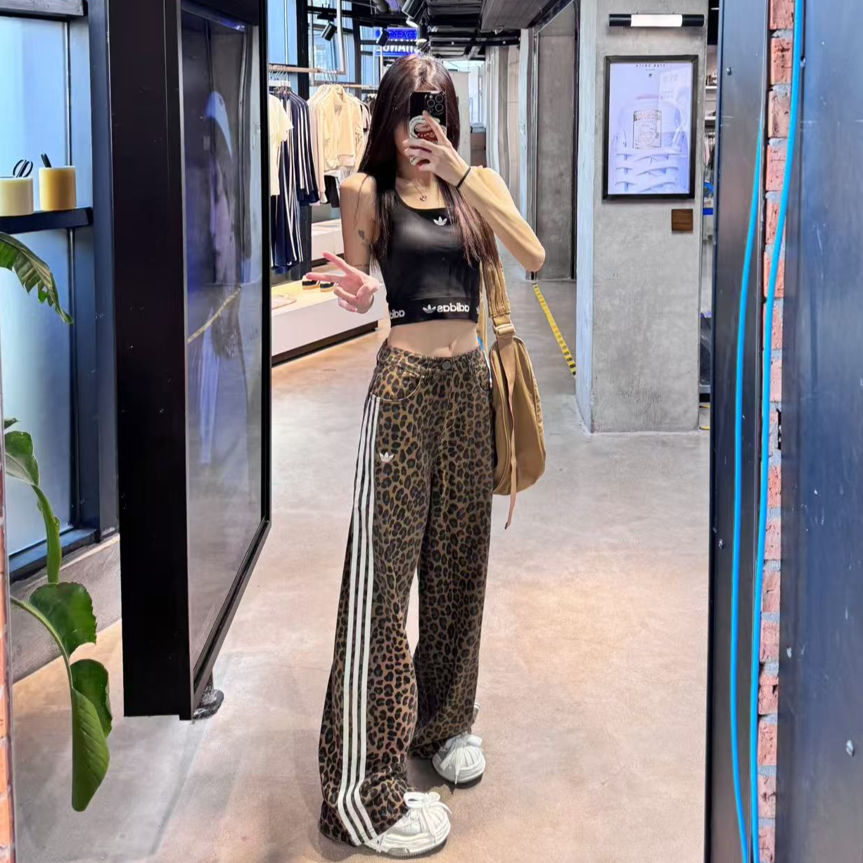 adidas阿迪达斯 三叶草新款豹纹欧若风休闲时尚阔腿长裤KA2680