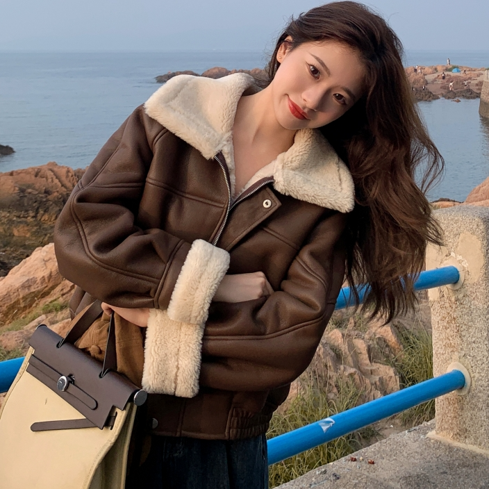羊羔毛皮衣外套女冬季短款加绒加厚2025新款小个子皮毛一体机车服