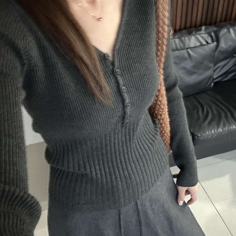 韩系灰色V领针织打底衫女内搭秋冬新款加厚软糯收腰显瘦长袖上衣