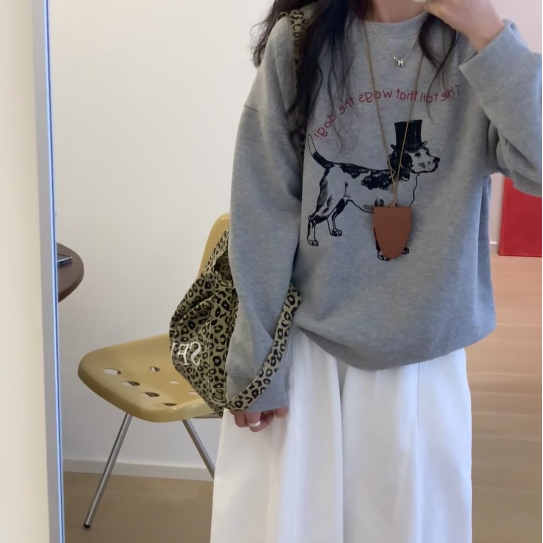 小狗印花慵懒风长袖落肩款卫衣女秋季宽松百搭设计感圆领无帽上衣