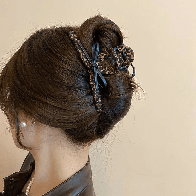 秋冬豹纹蝴蝶结抓夹女2025新款高级感鲨鱼夹后脑勺发夹大号头饰