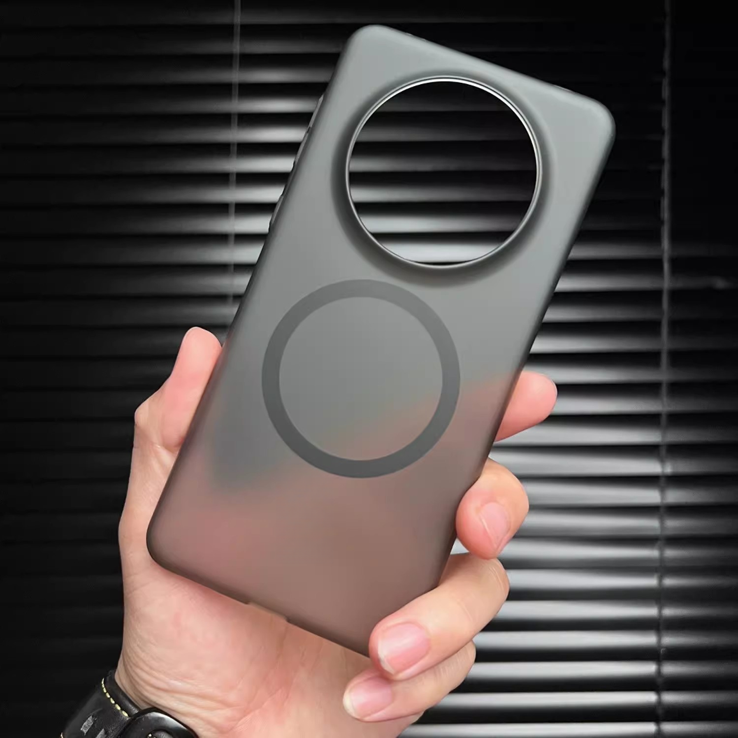 适用于华为Mate70Pro+磁吸冰雾肤感手机壳Mt60华为全包防摔手机壳