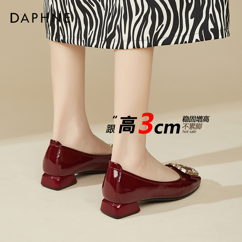 达芙妮红色单鞋女百搭粗跟高跟鞋气质风法式时尚小跟鞋2025年新款