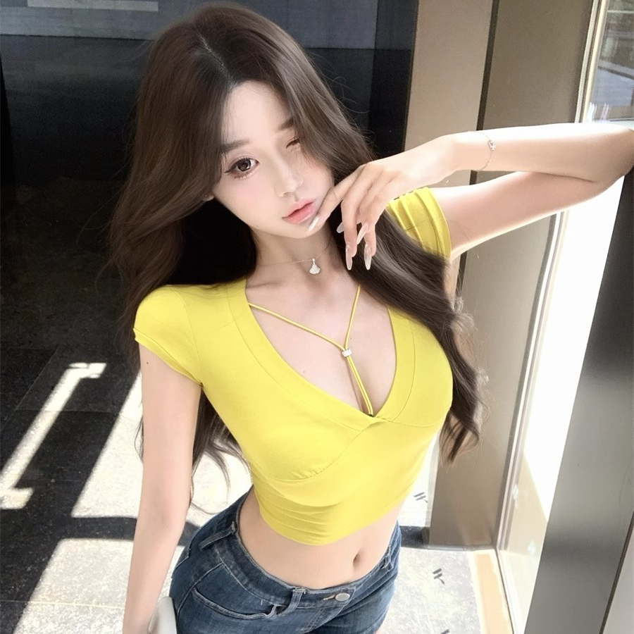 纯欲风v领短袖正肩T恤女夏季修身内搭设计感辣妹紧身短款黄色上衣