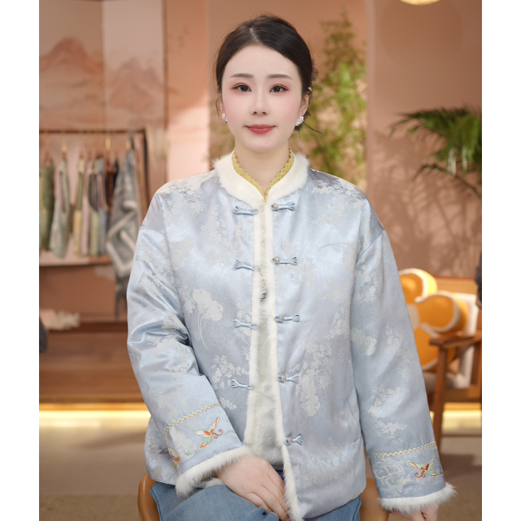 《 橙扇云蝶-羽绒服》2025年秋冬新款刺绣简约纯色提花时尚刺绣双