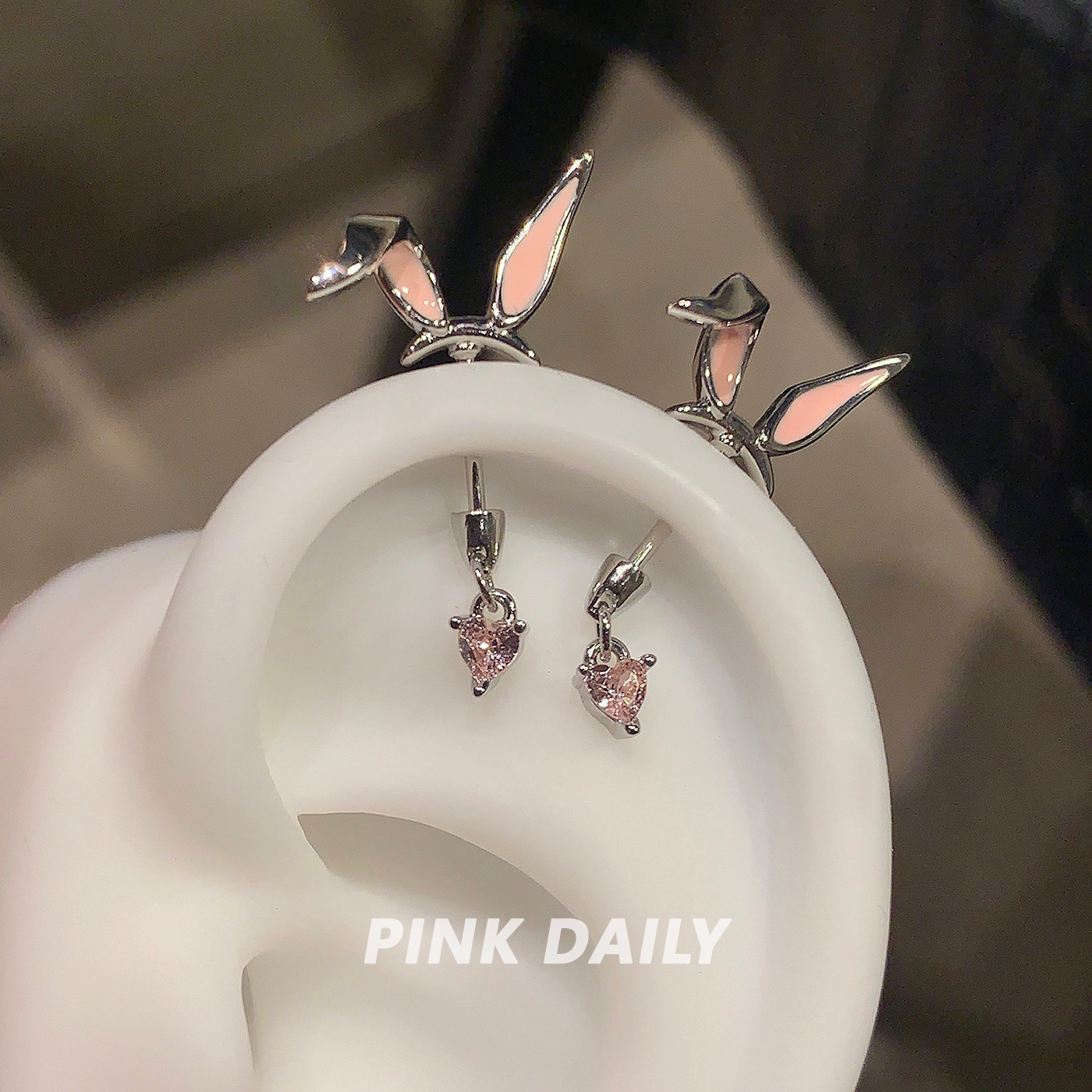 PinkDaily甜酷风粉色兔耳朵耳轮爱心吊坠恶魔钉耳钉推荐个性ins