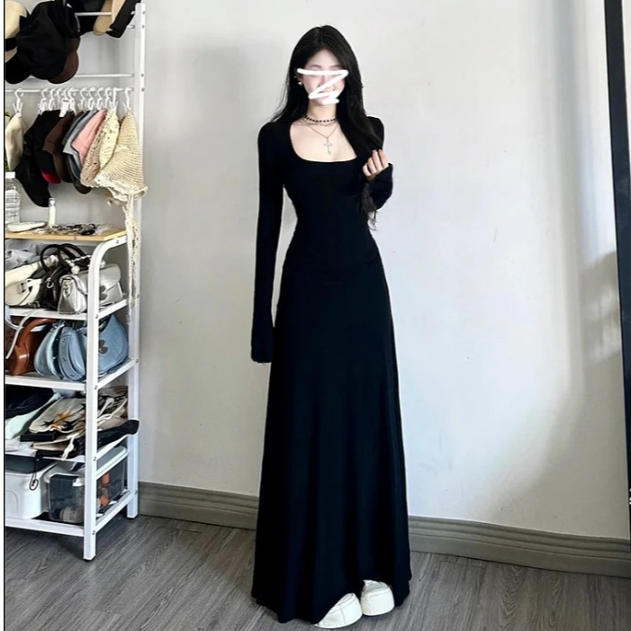 2025新款高级感黑色修身喇叭袖连衣裙法式圆领内搭长裙显瘦大摆裙