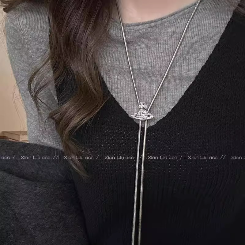 钛钢项链 银色土星可抽拉调节长项链女新款轻奢高级感毛衣链配饰