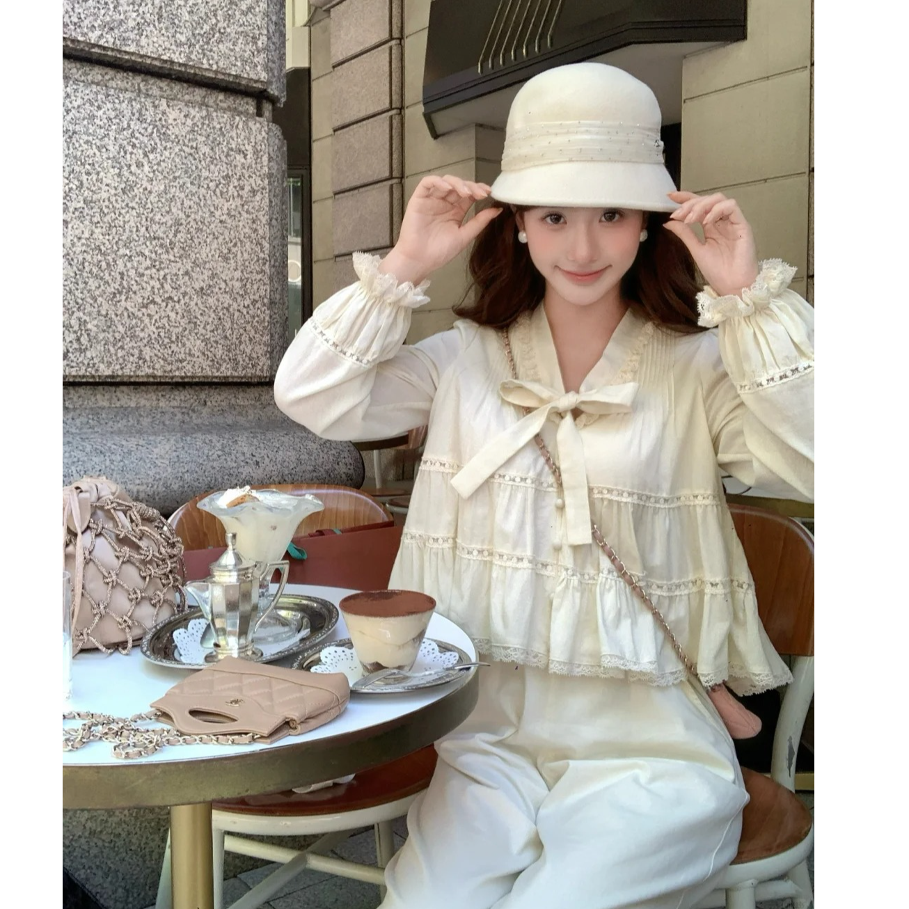 法式蕾丝拼接v领甜美蝴蝶结衬衫女秋季新款设计感上衣搭配休闲裤