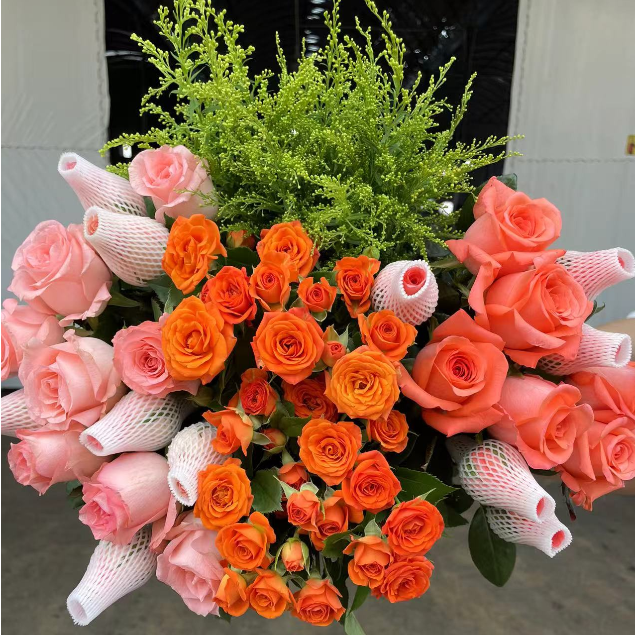【爆款福利】戴安娜玫瑰6枝+影星玫瑰6枝+橙芭比3枝+配草5枝鲜花