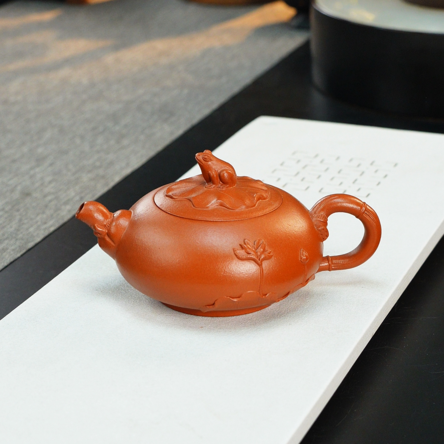 宜兴原矿紫砂壶 精美茶壶 精工手工 小红泥【荷间蛙趣】180毫升