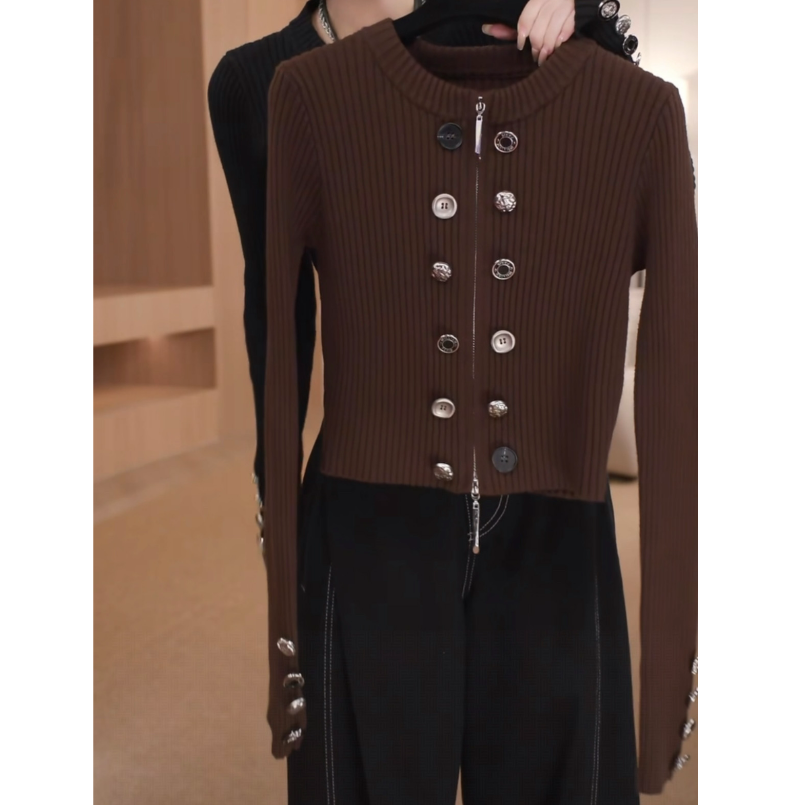 2025秋季新款时尚双头拉链设计感纽扣装饰修身显瘦短款针织开衫女