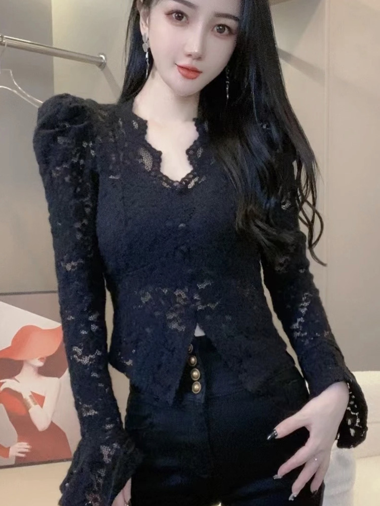 喇叭袖打底衫女秋冬高级感磨毛蕾丝v领上衣洋气内搭独特别致小衫