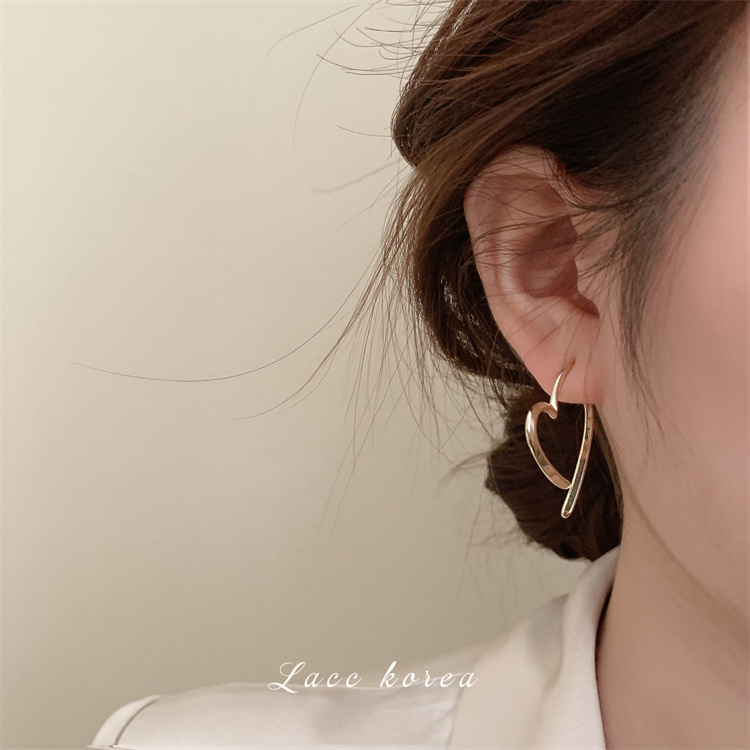 小众设计感高级耳圈女2025年新款韩国时尚金属爱心耳环法式耳钉03
