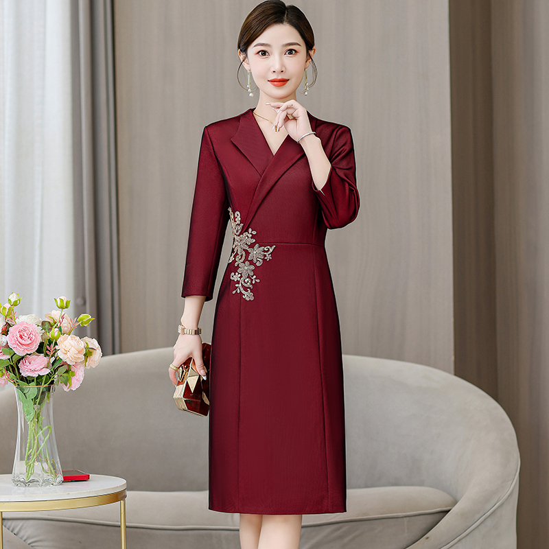 高贵妈妈婚宴礼服2025秋季新款优雅气质连衣裙高端喜婆婆装年轻款