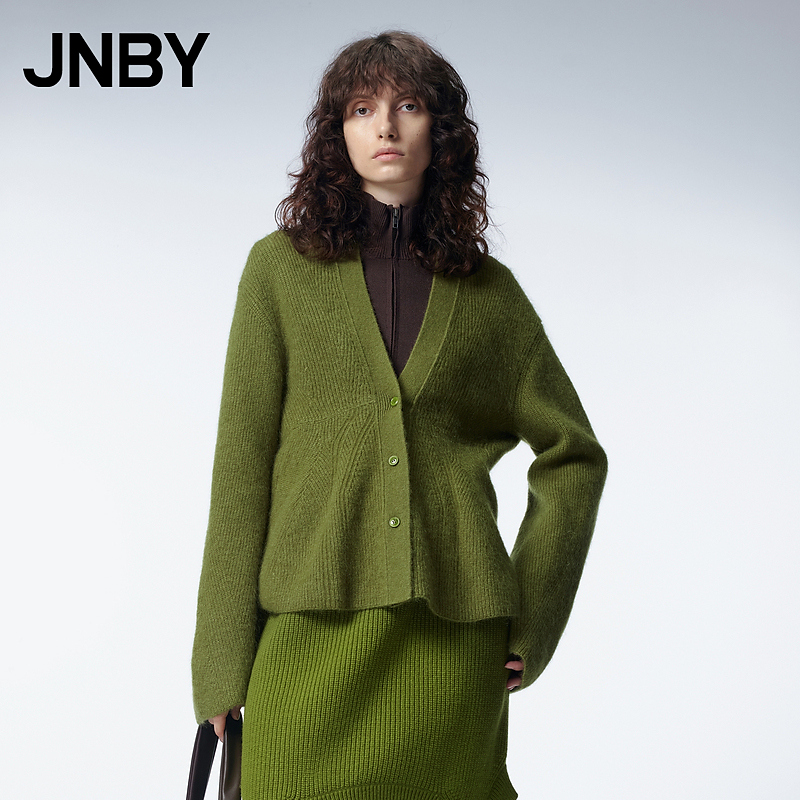 JNBY/江南布衣秋针织开衫深V领优雅软糯毛衫慵懒风上衣5N9313430