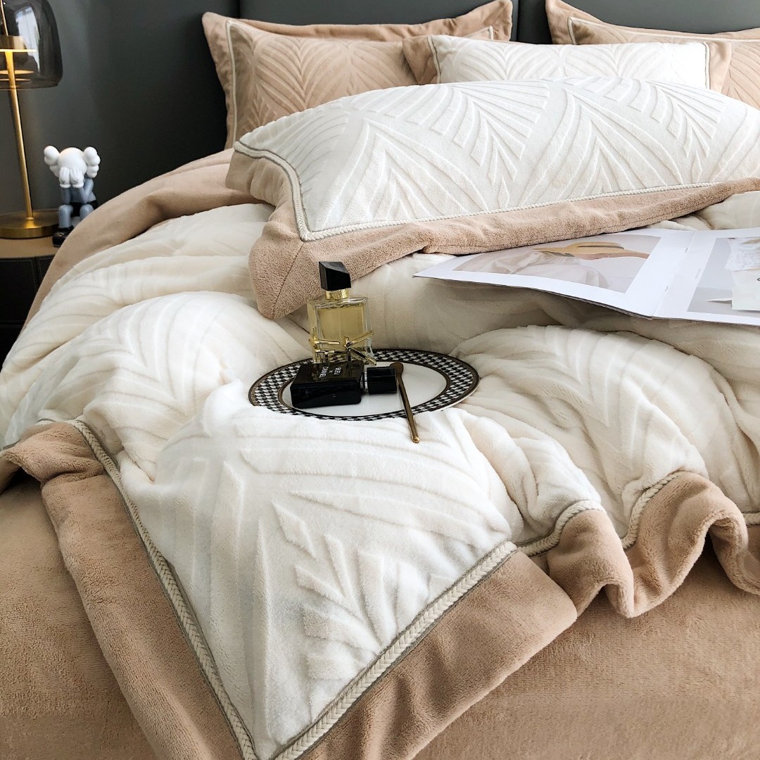 ROWHOLLY加厚保暖高克重牛奶绒四件套简约轻奢被套床单床笠款套件