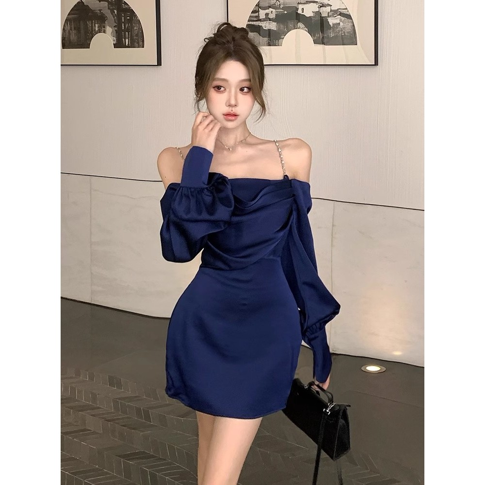 性感纯欲露肩链条吊带长袖连衣裙女秋季新款修身显瘦辣妹包臀短裙