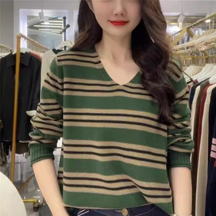 欧洲站2024秋冬新款撞色条纹V领针织衫时尚韩版套头减龄休闲上衣