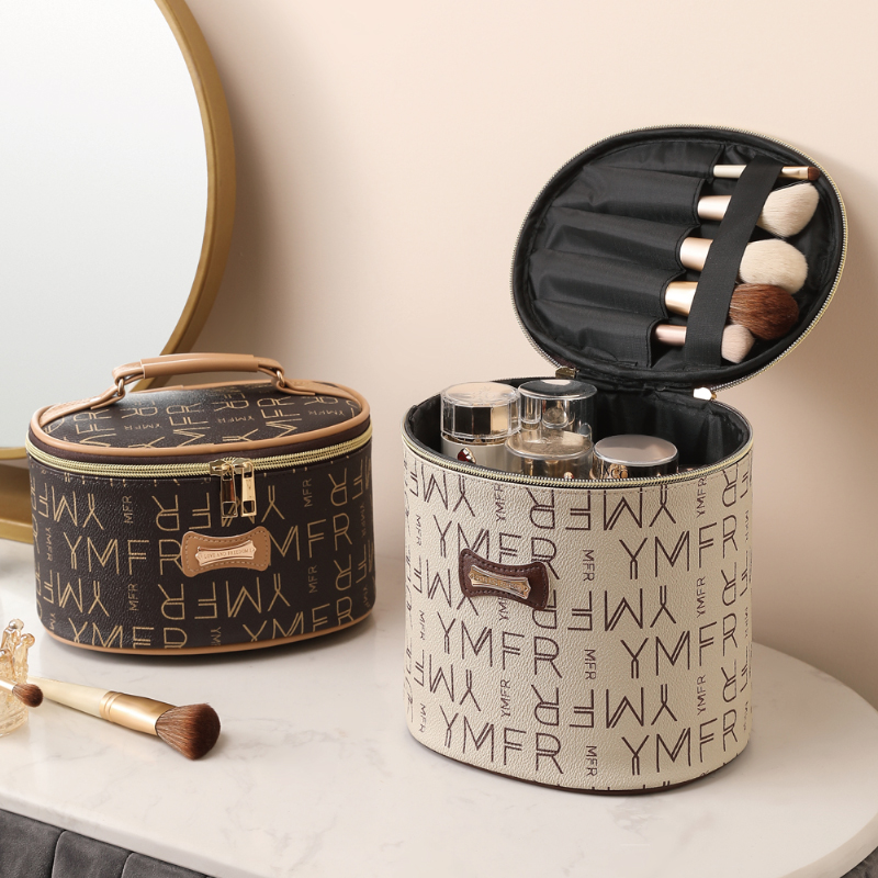 化妆包大容量便携23新款超火化妆品收纳盒放高瓶水乳液手提箱防水