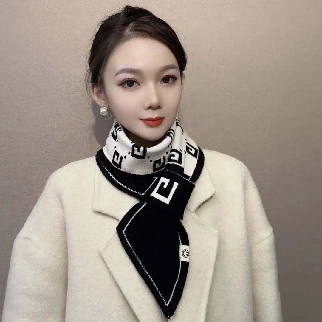 小围巾女款爆款2025新款围脖护颈女秋冬季保暖洋气加厚高档披肩款