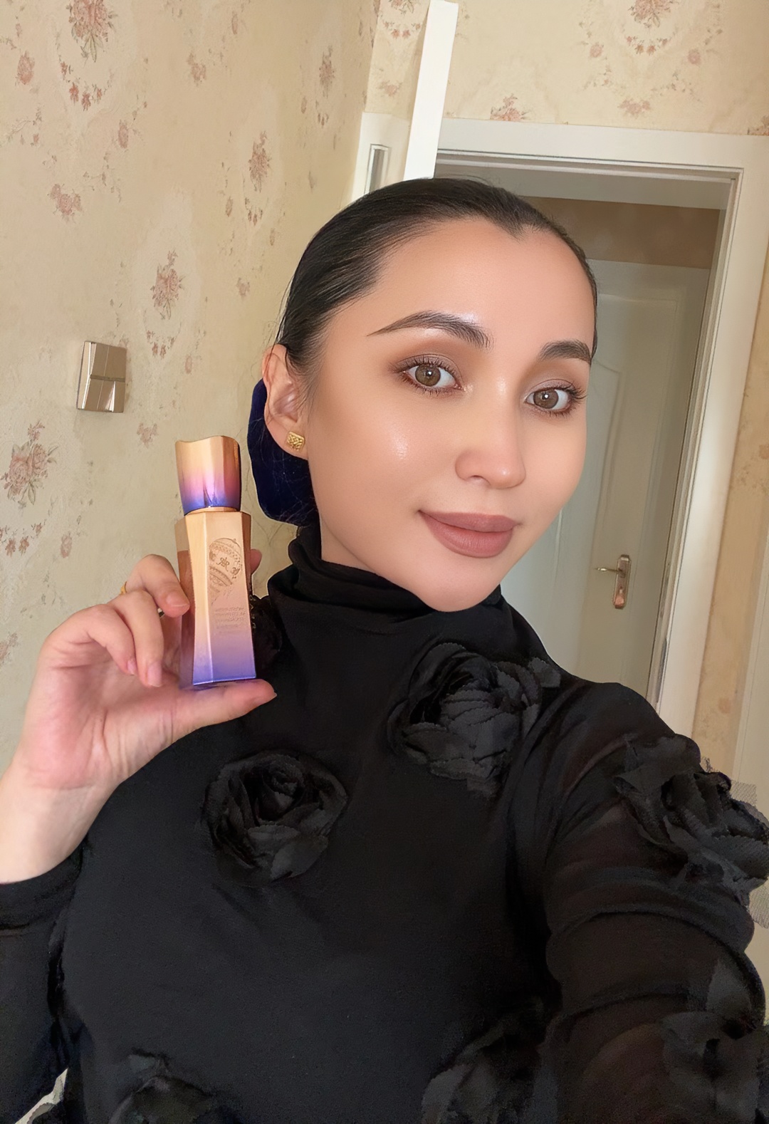 粉底液柔嫩沁润保湿多效修肤粉底液持妆透气水光两色滋润