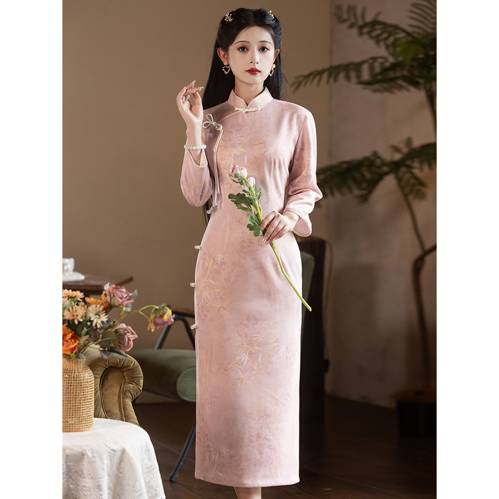 粉色改良旗袍2025秋冬新款日常年轻款长袖中式订婚礼服裙女敬酒服