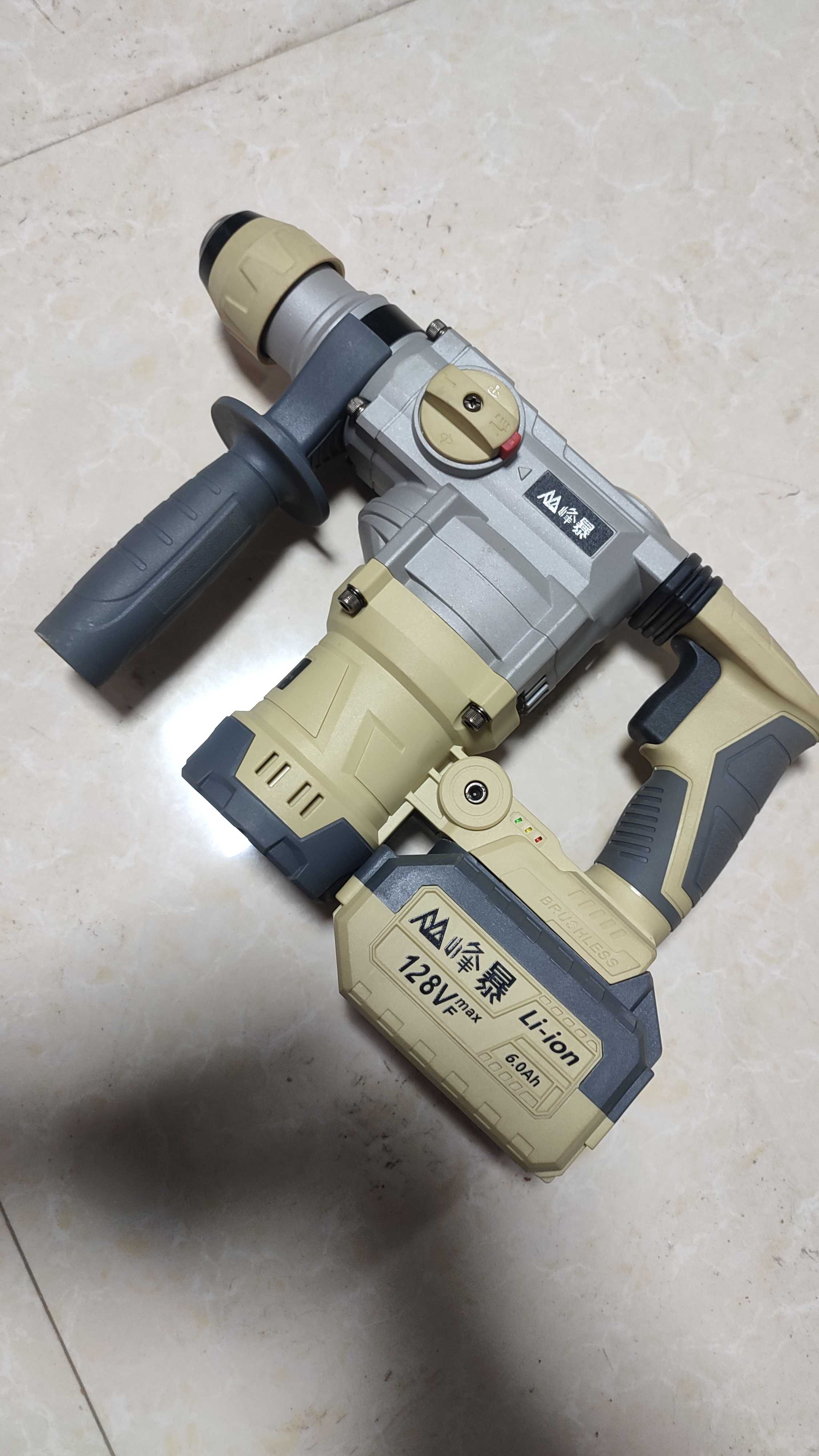 峰暴电锤26气缸，电机超大功率15节2000毫安大电池两块黄油锤