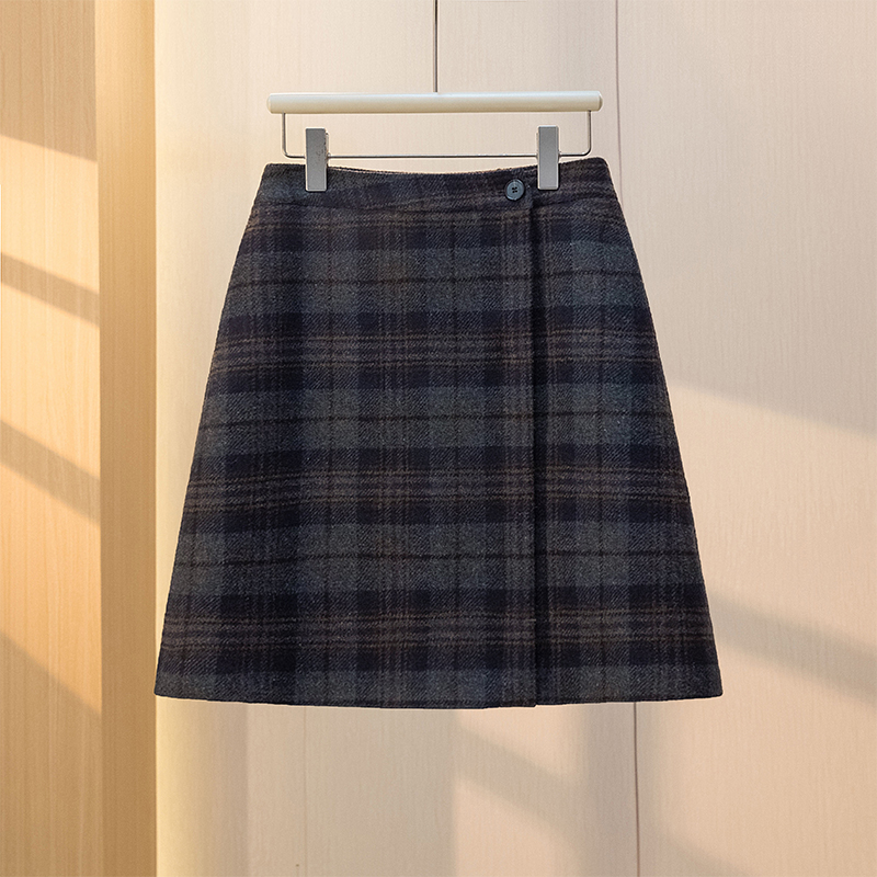 大码胖mm显瘦遮肚格纹半身裙中裙2025秋冬及膝裙毛呢新款a字短裙