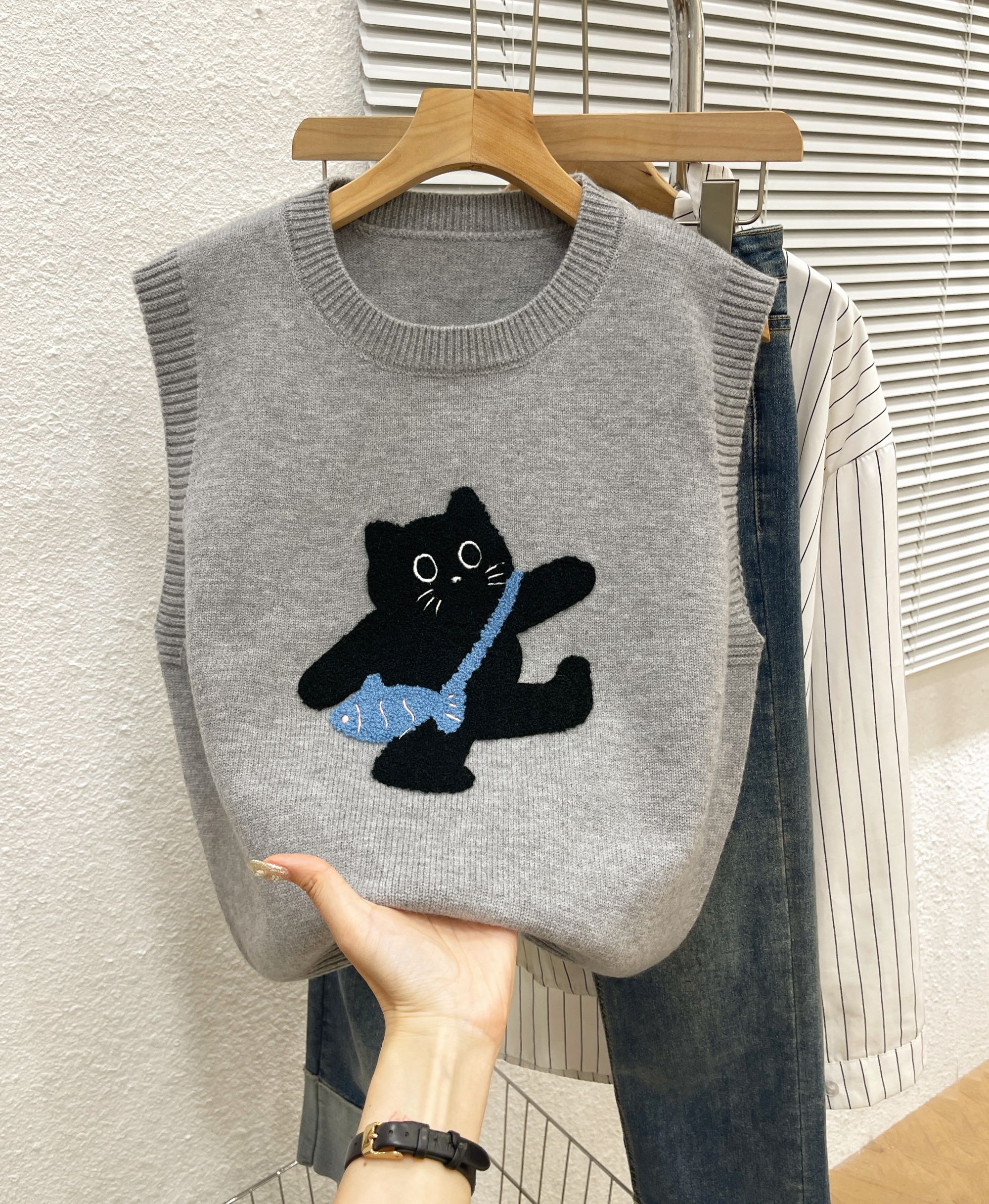 可爱减龄针织毛衣马甲背心女经典刺绣小猫时尚百搭内搭马夹秋冬季